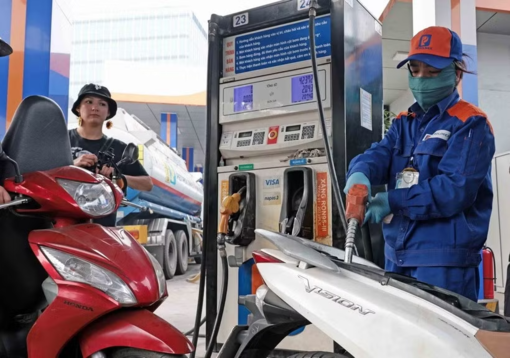 Giá xăng dầu đồng loạt giảm từ chiều nay, RON95-III xuống còn 24.078 đồng mỗi lít