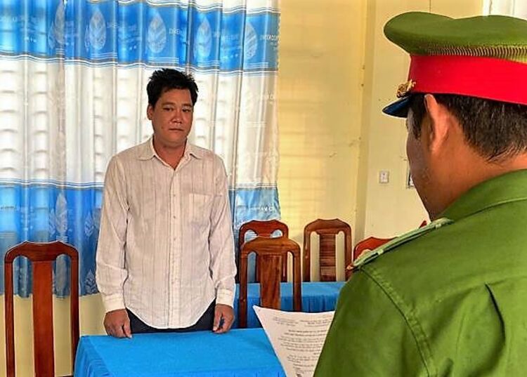Khởi tố chủ cơ sở sản xuất, buôn bán hàng giả là lương thực, thực phẩm, phụ gia thực phẩm