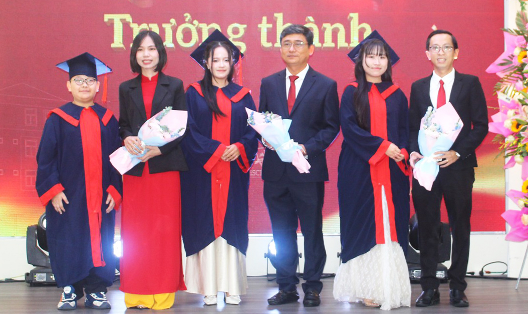 Trường Hội nhập quốc tế iSchool Long Xuyên tổ chức lễ tri ân và trưởng thành cho học sinh cuối cấp
