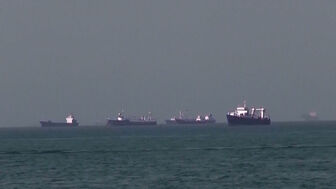 Hơn 30 tàu hàng lưu thông qua eo biển Hormuz