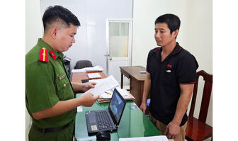 Khởi tố bị can trộm cắp giầy tại công ty