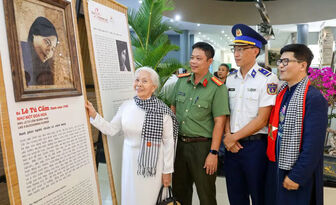Triển lãm “Sen trong đá” ở Côn Đảo thu hút đông đảo người dân và du khách