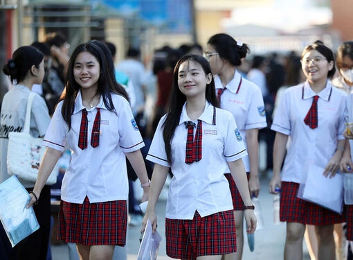 Loạt trường mở cổng nhận minh chứng xét tuyển đại học