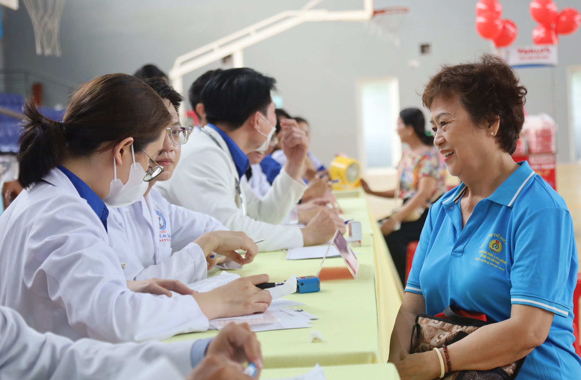 Khám bệnh, cấp thuốc miễn phí cho đoàn viên, người lao động