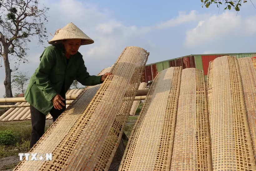 Nghề làm bánh ram Hà Tĩnh - gìn giữ hương vị quê từ hạt gạo