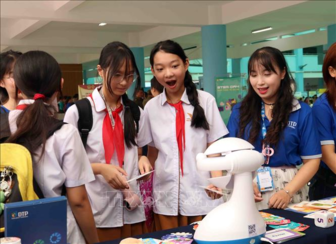 Ngày Khoa học, Công nghệ và Đổi mới sáng tạo Việt Nam: Kết nối chính quyền, nhà trường và gia đình trong chuyển đổi số giáo dục
