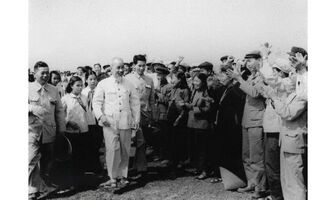 Ánh sáng Hồ Chí Minh soi đường cho chúng ta đi