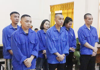 Buôn bán hàng cấm, 6 bị cáo lãnh 49 năm tù
