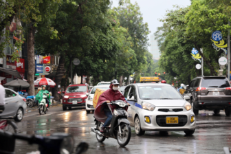 Thời tiết ngày 18/5: Mưa lớn gia tăng ở Bắc Bộ, cảnh báo thời tiết nguy hiểm trên biển