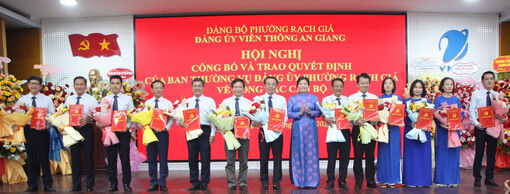 Công bố và trao quyết định của Ban Thường vụ Đảng ủy phường Rạch Giá về công tác cán bộ
