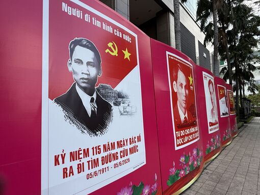 Khai mạc triển lãm tranh cổ động, ảnh tư liệu về Chủ tịch Hồ Chí Minh