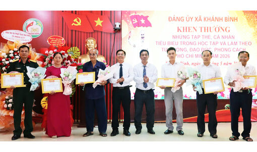 Xã Khánh Bình tôn vinh tập thể, cá nhân tiêu biểu trong học tập và làm theo Bác