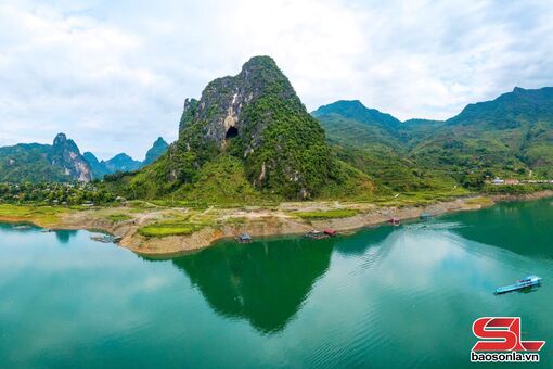 Tạo sinh kế mới từ du lịch trải nghiệm lòng hồ Chiềng Lao