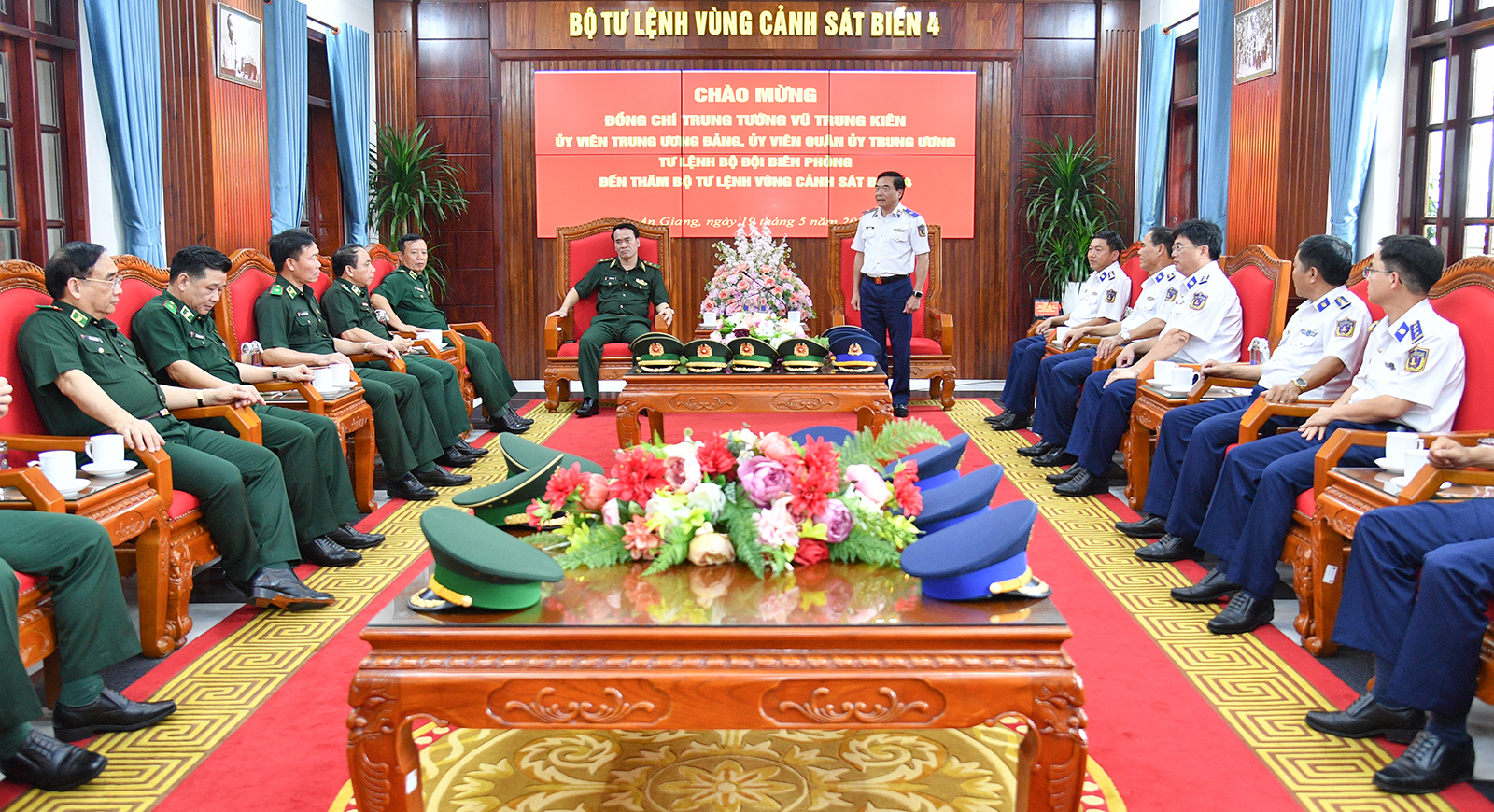Tư lệnh Bộ đội Biên phòng thăm, làm việc tại Bộ Tư lệnh Vùng Cảnh sát biển 4