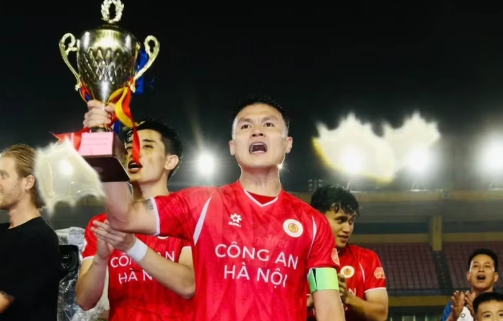 Vô địch V - League lần thứ 5, Quang Hải đi vào ngôi đền huyền thoại