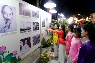 “Hồ Chí Minh đẹp nhất tên Người”