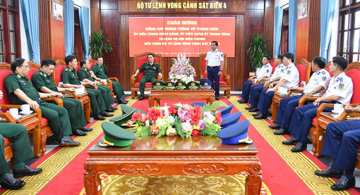 Tư lệnh Bộ đội Biên phòng thăm, làm việc tại Bộ Tư lệnh Vùng Cảnh sát biển 4