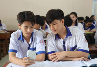 Học sinh “chạy nước rút” ôn thi tốt nghiệp trung học phổ thông