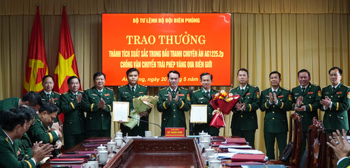 Khen thưởng lực lượng Bộ đội Biên phòng An Giang phá chuyên án vận chuyển vàng trái phép qua biên giới