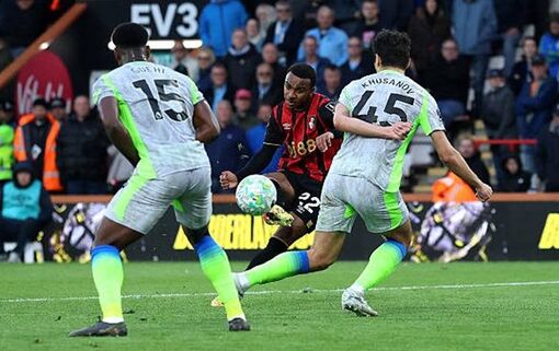 Man City sảy chân, Arsenal vô địch Ngoại hạng Anh sau 22 năm