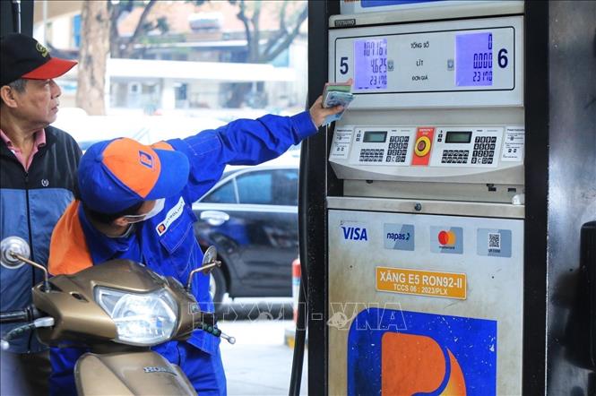 Giá xăng dầu điều chỉnh từ 15 giờ ngày 21/5