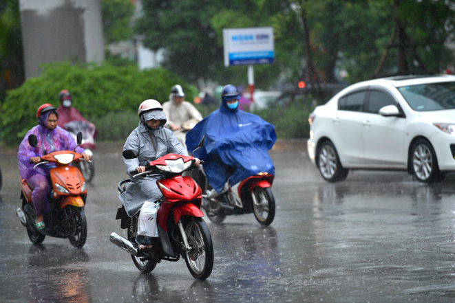 Thời tiết ngày 21/5: Mưa dông bao trùm nhiều khu vực, biển động nguy hiểm