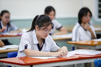 Để hạn chế chấm chặt, chấm lỏng môn văn thi tốt nghiệp