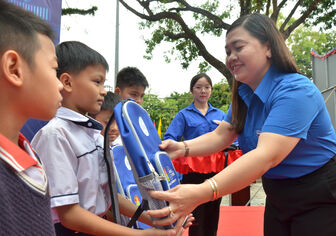 Khơi dậy khát vọng cống hiến của thanh niên