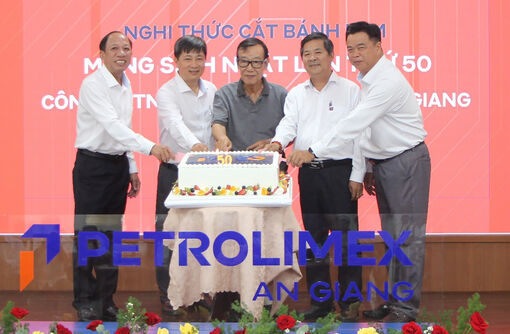 Petrolimex An Giang sơ kết 5 tháng đầu năm và họp mặt kỷ niệm 50 năm thành lập