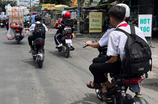 Siết quản lý học sinh đi xe điện