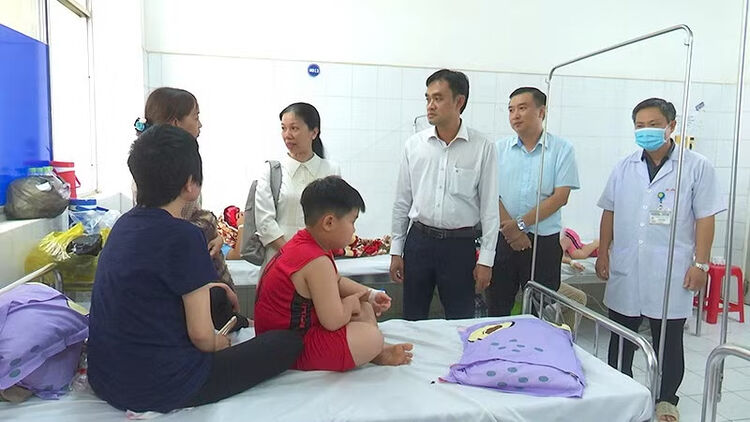 Đồng Tháp: Số ca nghi ngộ độc thức ăn tại trường tiểu học tăng lên 62 người