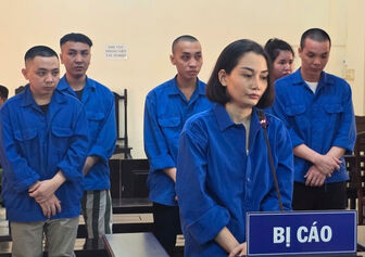 Xét xử 6 bị cáo trong vụ án buôn bán hàng cấm quy mô lớn