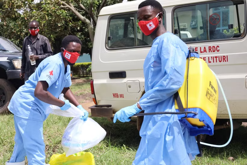 Bệnh Ebola rất nguy hiểm nhưng không lây lan dễ dàng như COVID-19