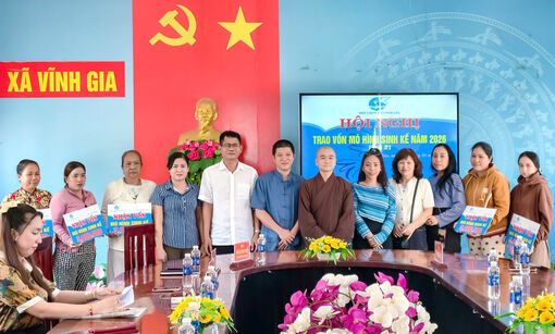 Xã Vĩnh Gia trao trên 50 triệu đồng vốn sinh kế cho phụ nữ nghèo