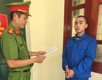 Khởi tố đối tượng vận chuyển 1 kg vàng trái phép qua biên giới