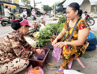 Mưu sinh dưới nắng lửa