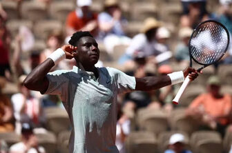 Tay vợt 17 tuổi đi vào lịch sử sau chiến thắng tại Roland Garros 2026