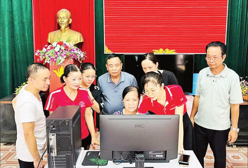 Người hoạt động không chuyên trách ở thôn, tổ dân phố được hưởng bảo hiểm xã hội bắt buộc, bảo hiểm y tế
