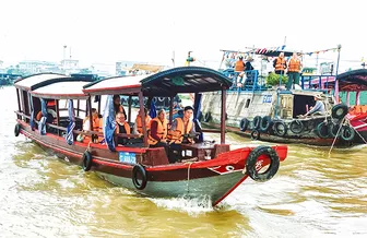 Mở hướng phát triển hàng không và du lịch