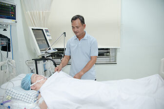 Cô giáo điều trị viêm cơ tim cấp cần sự giúp đỡ
