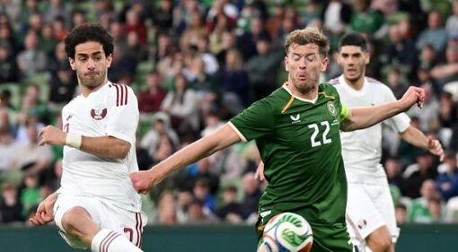 Ireland hạ Qatar trong trận đấu có 2 thẻ đỏ