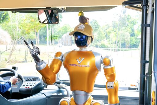 Robot hình người VinDynamics thử nghiệm thực tế tại Vinpearl Safari Phú Quốc: Bước tiến dài của trí tuệ nhân tạo Việt Nam