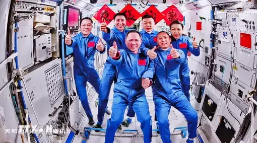 Phi hành đoàn tàu vũ trụ Thần Châu-21 của Trung Quốc trở về Trái Đất an toàn