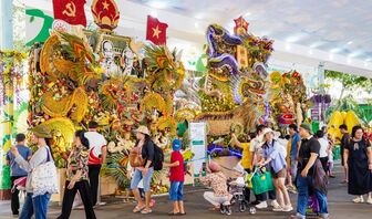 Lễ hội Trái cây Nam Bộ thu hút đông đảo du khách đến tham dự