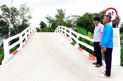 Những cán bộ tận tâm vì dân