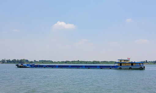 Thương mại biên giới chuyển động mạnh