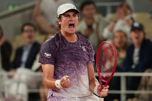 Tiếp tục xuất hiện nhiều cú sốc tại Roland Garros