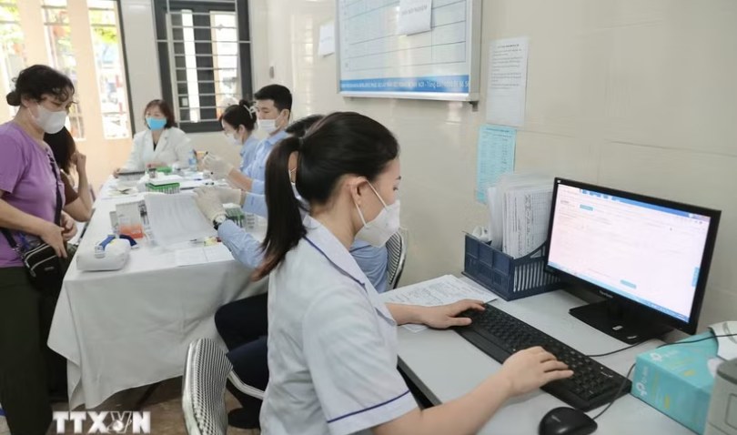 Chế độ phụ cấp đặc thù và hỗ trợ hằng tháng cho nhân viên y tế từ ngày 15/7