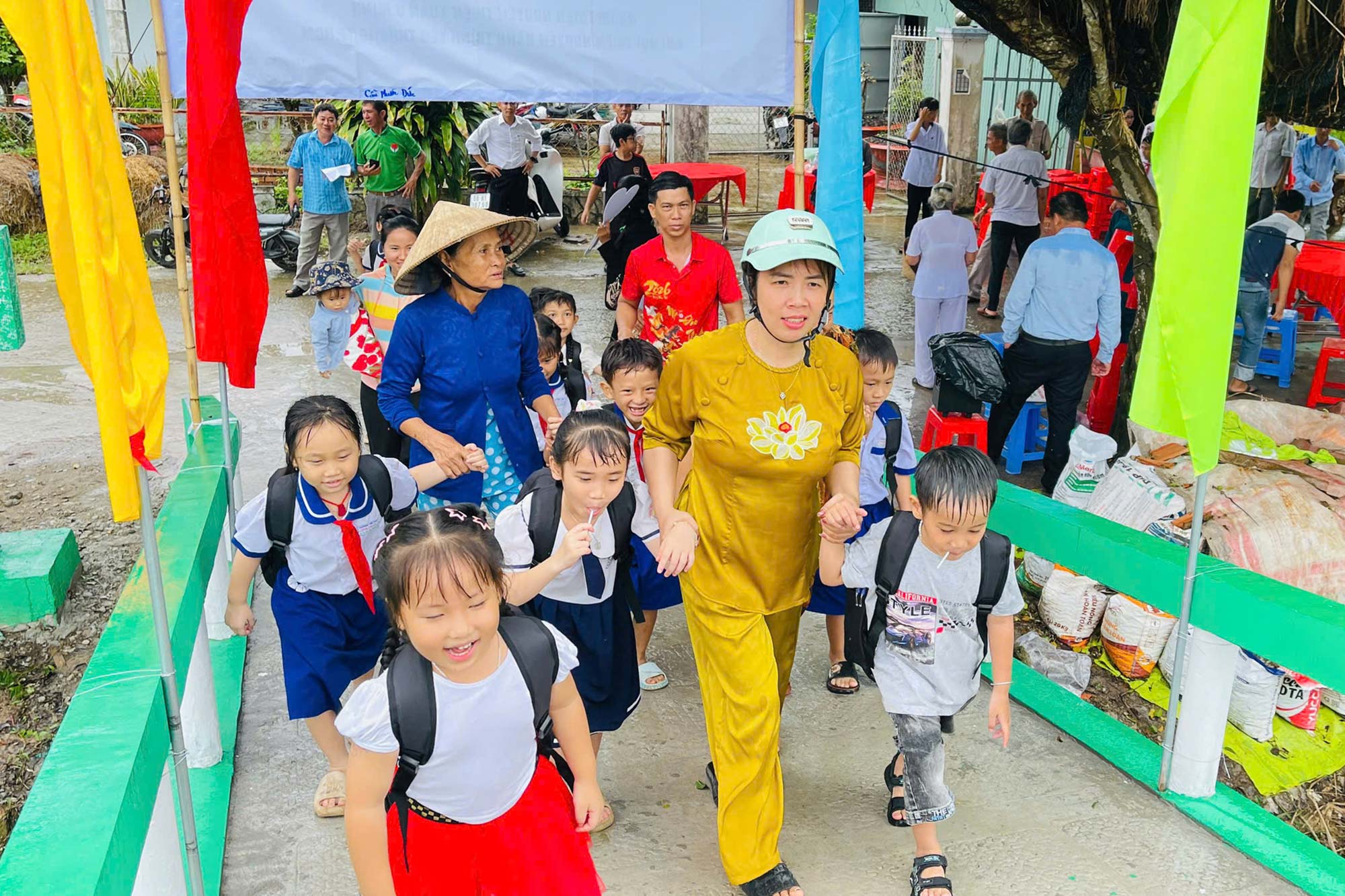 Xã Vĩnh Thuận tổ chức khánh thành cầu Việt - Úc 72