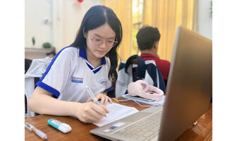 Sĩ tử chạy đua trước giờ “G”